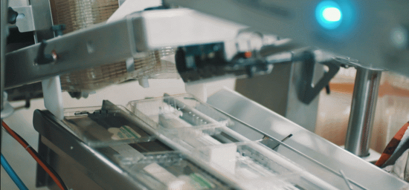 搭配了CURO16智能填充包裝線，精準稱重填充，高速切分小盒